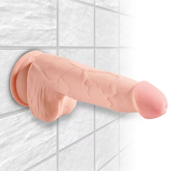 King Cock – Plus Triple Density 6,5" tapadótalpas dildó herékkel (17 cm)
