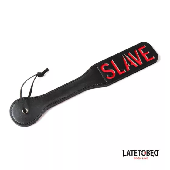 LateToBed – paskoló SLAVE felirattal