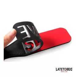 LateToBed – paskoló SLAVE felirattal