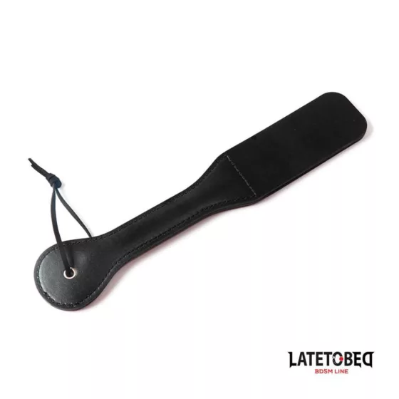 LateToBed – paskoló SLAVE felirattal