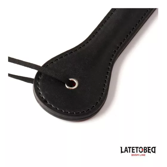 LateToBed – paskoló SLAVE felirattal