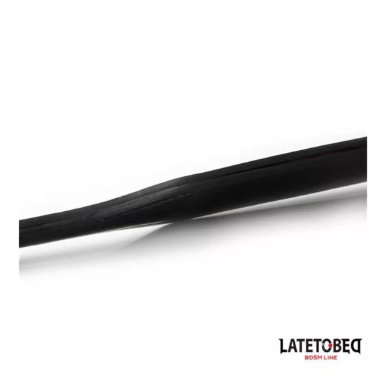LateToBed – paskoló SLAVE felirattal